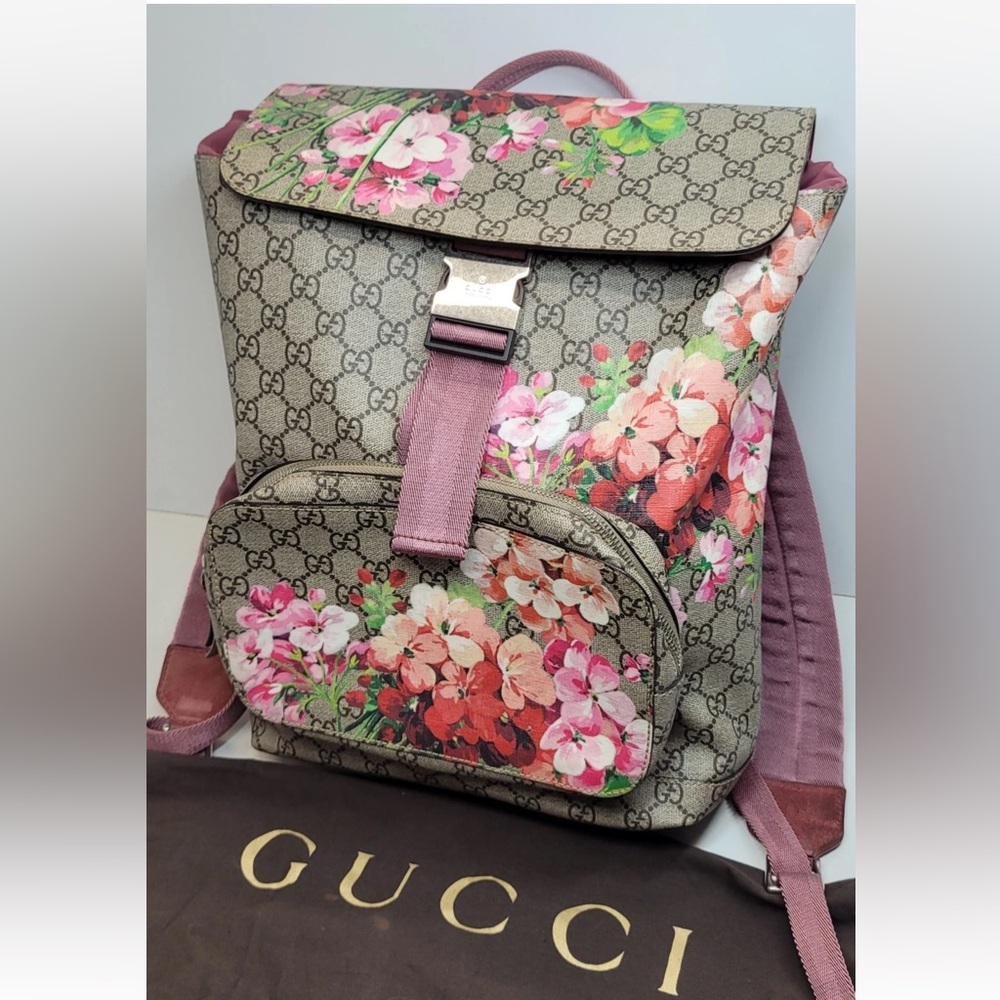 SOLD ❌Gucci Blooms GG Supreme Backpack w/ Dustbag